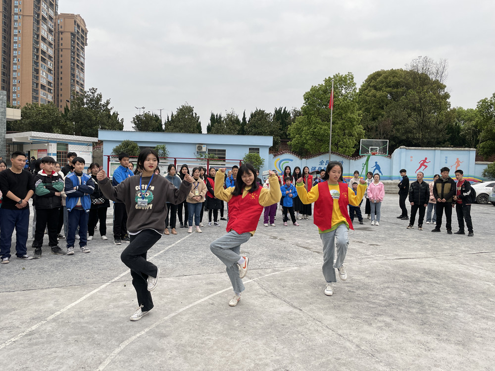 让爱与温暖照进孩子的心里---衡阳幼高专耒阳学院走进特殊学校