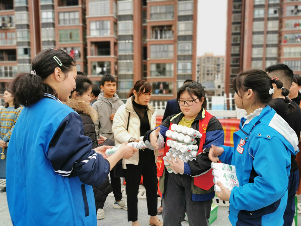 让爱与温暖照进孩子的心里---衡阳幼高专耒阳学院走进特殊学校