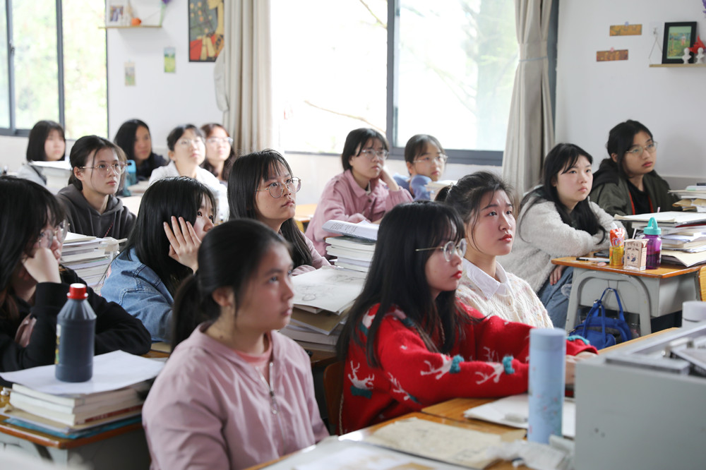 正规博彩网站组织师生收看《就认这个理——百年一课恰同学少年》党史学习教育节目