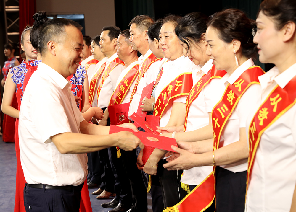 衡阳幼高专举行庆祝第37个教师节表彰大会