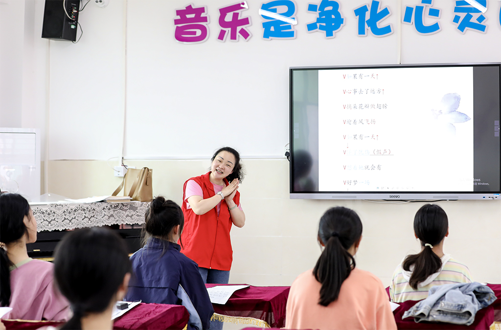 正规博彩网站专学前教育系赴衡南县茶市联合学校开展留守儿童结对帮扶工作